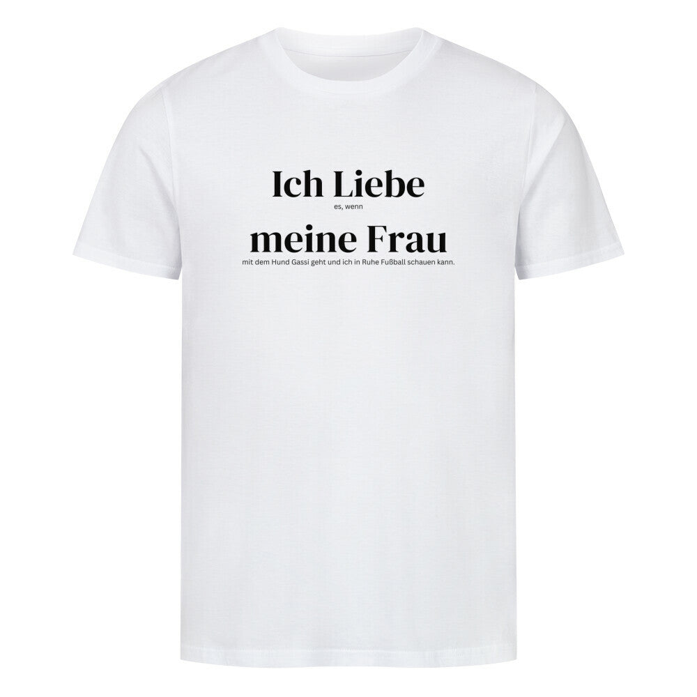 Kanimal "Ich liebe meine Frau" T-Shirt für Herren, 100% Bio-Baumwolle, Unisex-Schnitt – Dieses weiße humorvolle T-Shirt der Marke Kanimal trägt den Schriftzug "Ich liebe meine Frau, es, wenn mit dem Hund Gassi geht und ich in Ruhe Fußball schauen kann." in einem minimalistischen schwarzen Design. Hergestellt aus 100% gekämmter Bio-Baumwolle, mit normaler Passform, eingesetzten Ärmeln und 1x1 Rippstrick am Ausschnitt. Ideal für entspannte Anlässe mit einem Augenzwinkern.