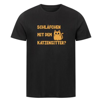 Kanimal "Katzensitter" T-Shirt für Herren, 100% Bio-Baumwolle, Unisex-Schnitt – Dieses witzige T-Shirt in schwarz der Marke Kanimal trägt den Spruch "Schläfchen mit dem Katzensitter?" in leuchtendem Orange, begleitet von einer niedlichen Cartoon-Katze. Hergestellt aus 100% gekämmter Bio-Baumwolle, mit normaler Passform, eingesetzten Ärmeln und 1x1 Rippstrick am Ausschnitt. Perfekt für Katzenliebhaber, die ihren humorvollen Stil betonen möchten.