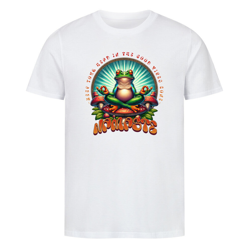 Kanimal "Namaste" T-Shirt für Herren, 100% Bio-Baumwolle, Unisex-Schnitt – Dieses weiße T-Shirt der Marke Kanimal zeigt einen meditierenden Frosch im Lotussitz, umgeben von Pilzen und dem Schriftzug "Namaste" in einem bunten Retro-Stil. Der Hintergrund strahlt positive Vibes aus, passend zur Botschaft "Keep your head in the good vibes only". Hergestellt aus 100% gekämmter Bio-Baumwolle, normaler Schnitt, eingesetzte Ärmel, 1x1 Rippstrick am Ausschnitt. Ideal für Yoga- und Naturfans.