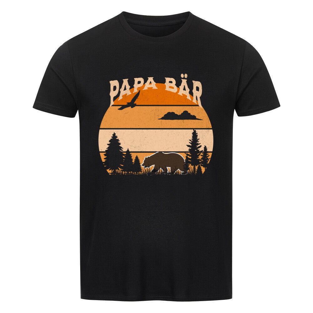 Kanimal "Papa Bär" T-Shirt für Herren, 100% Bio-Baumwolle, Unisex-Schnitt – Dieses T-Shirt in schwarz der Marke Kanimal zeigt den Schriftzug "Papa Bär" mit einer Silhouette eines Bären vor einem Sonnenuntergang in orangefarbenen Streifen. Das Design ist naturverbunden und ideal für Väter, die ihre wilde Seite zeigen wollen. Hergestellt aus 100% halbgekämmter Bio-Baumwolle, mit normaler Passform, kurzen Ärmeln und 1x1 Rippstrick am Rundhalsausschnitt. Perfekt für Freizeit und Outdoor.